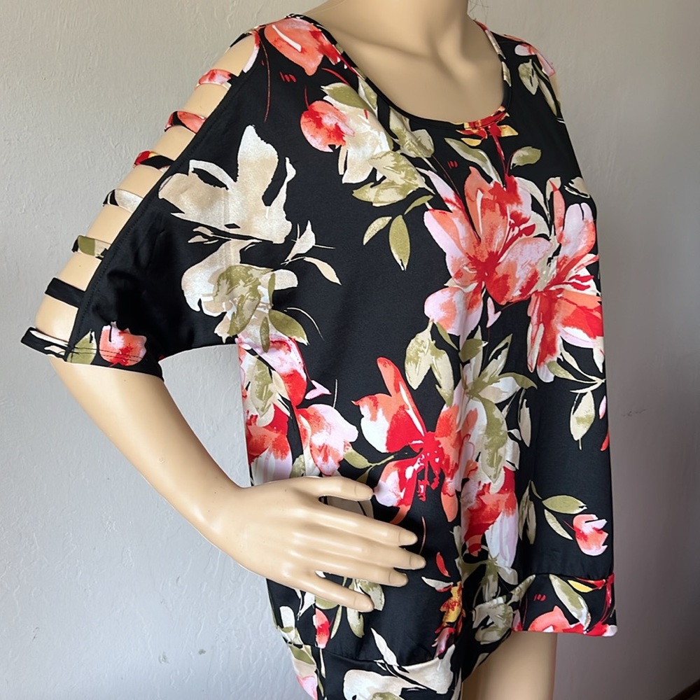 Black floral cut out sleeve top. Size large